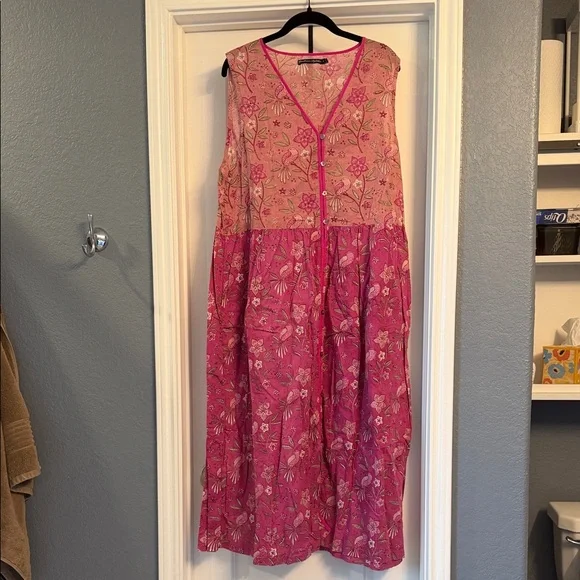 Sleeveless Pink Floral V-Neck Maxi Dress - Picture 2 of 6